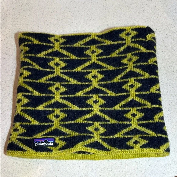 Patagonia Black and Yellow Patterned Neck Warmer - Picture 1 of 4